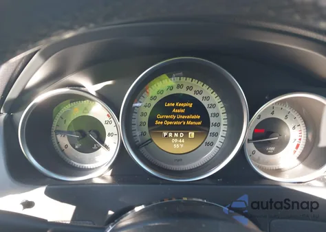 2012 Mercedes-Benz C 250 Luxury/Sport z USA, uszkodzony, nr VIN WDDGF4HB9CA601941